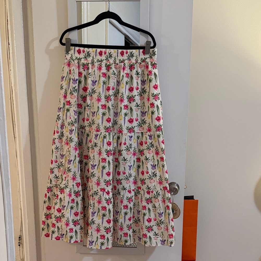 Hyacinth House (Tuckernuck) Chic Floral A-Line Skirt in Pink and White
